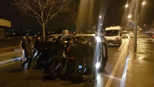 Sultanbeyli’de Buzlanma Kaza Getirdi: Bir Yaralı!