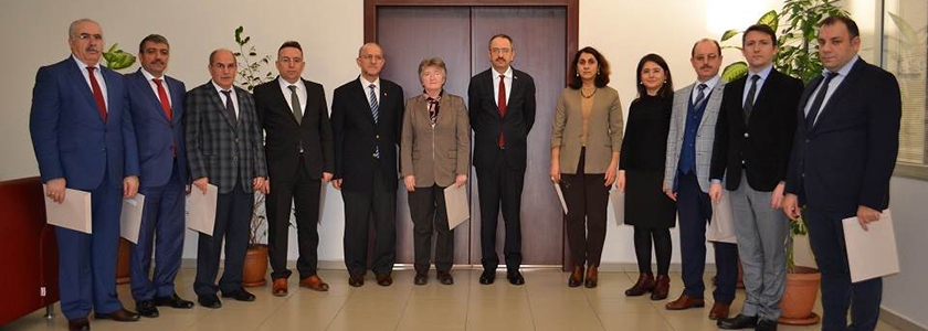 Kaymakamdan Kurum Müdürlerine Başarı Belgesi