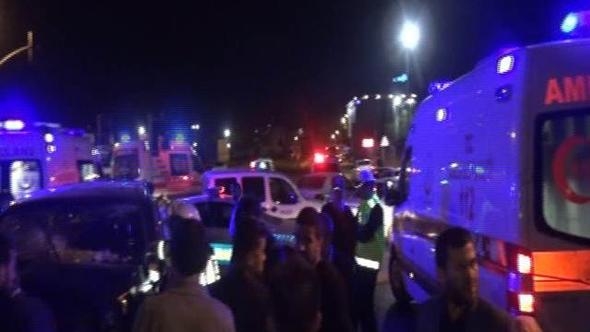 Sultanbeyli’de 3 Araç Birbirine Girdi: Yaralılar Var!