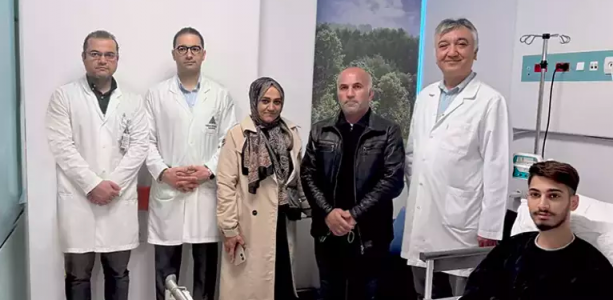 19 Yaşındaki Davut, Babasından Alınan Böbrekle Hayata Tutundu